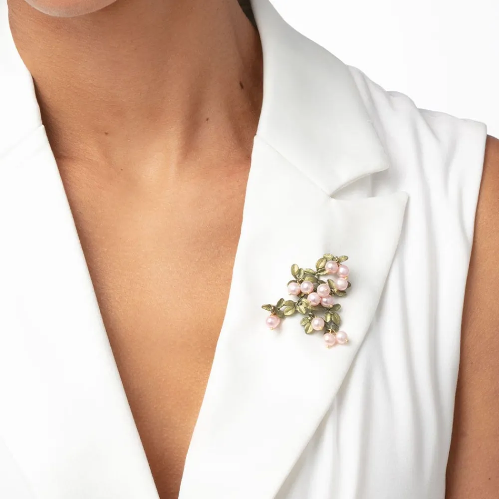 blushing_berries_brooch_1.webp Blushing Berries Brooch*The Met Store Fashion