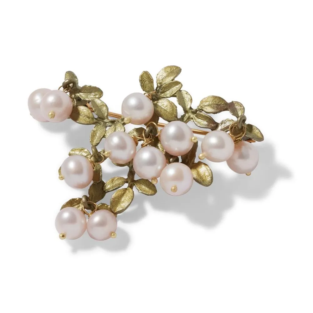 blushing_berries_brooch_2.webp Blushing Berries Brooch*The Met Store Fashion