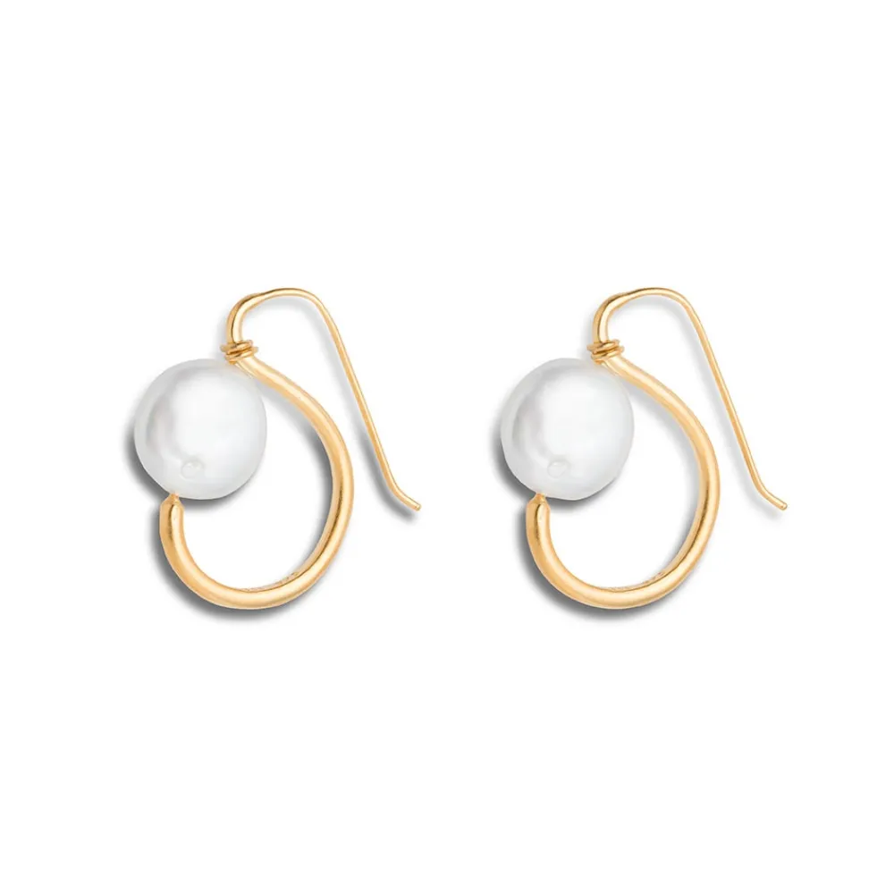 coin_pearl_earrings_1.webp Coin Pearl Earrings*The Met Store Shop