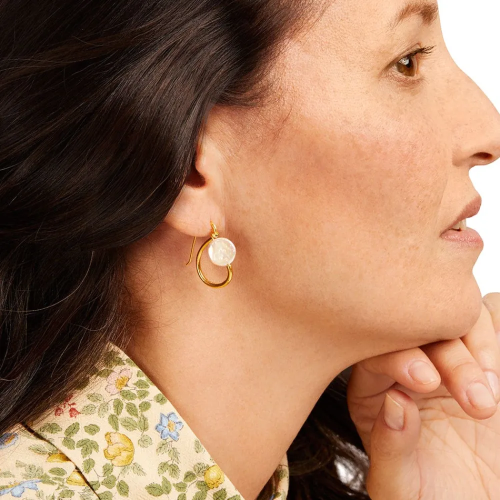 coin_pearl_earrings_2.webp Coin Pearl Earrings*The Met Store Shop
