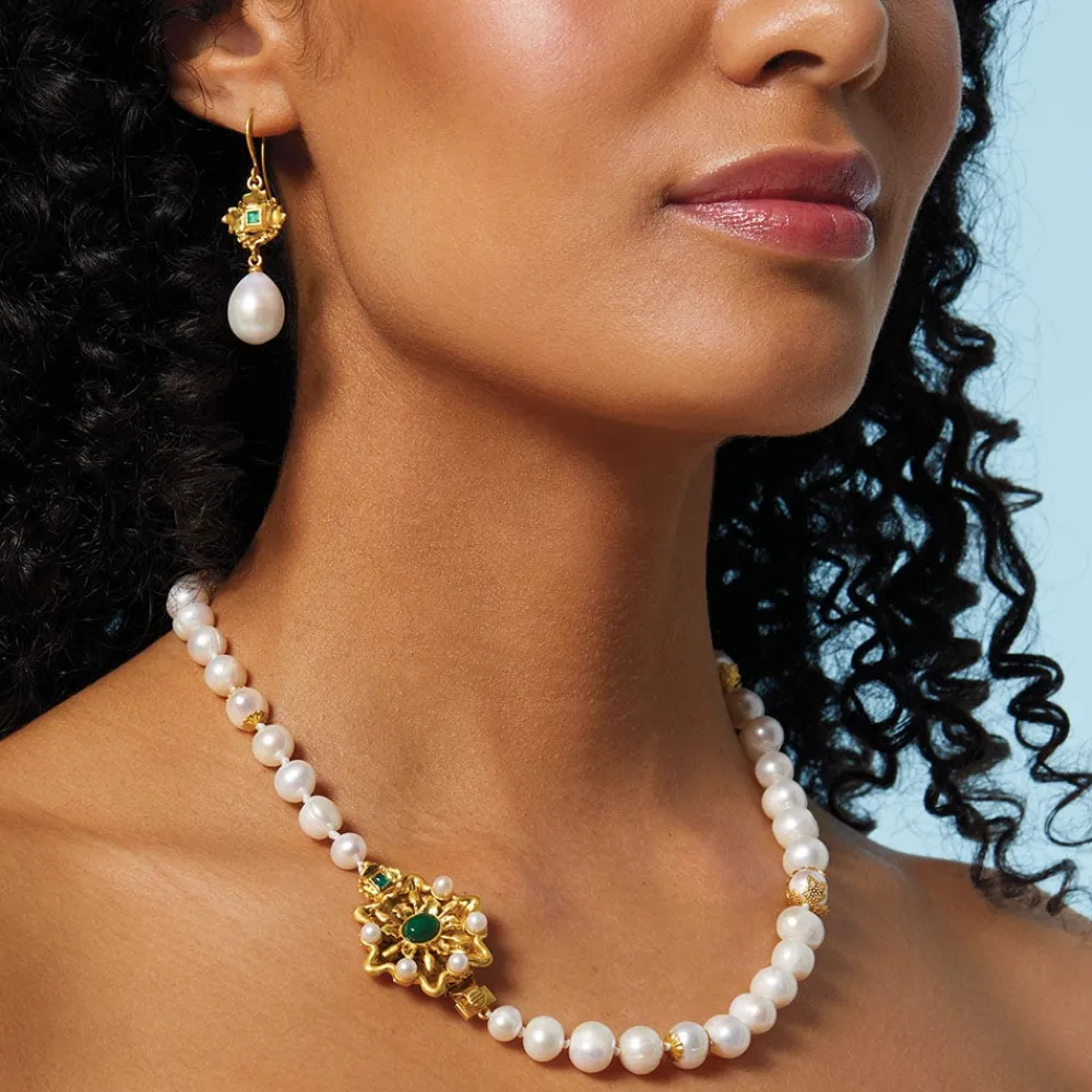 french_amor_statement_necklace_3.webp French Amor Statement Necklace*The Met Store Online