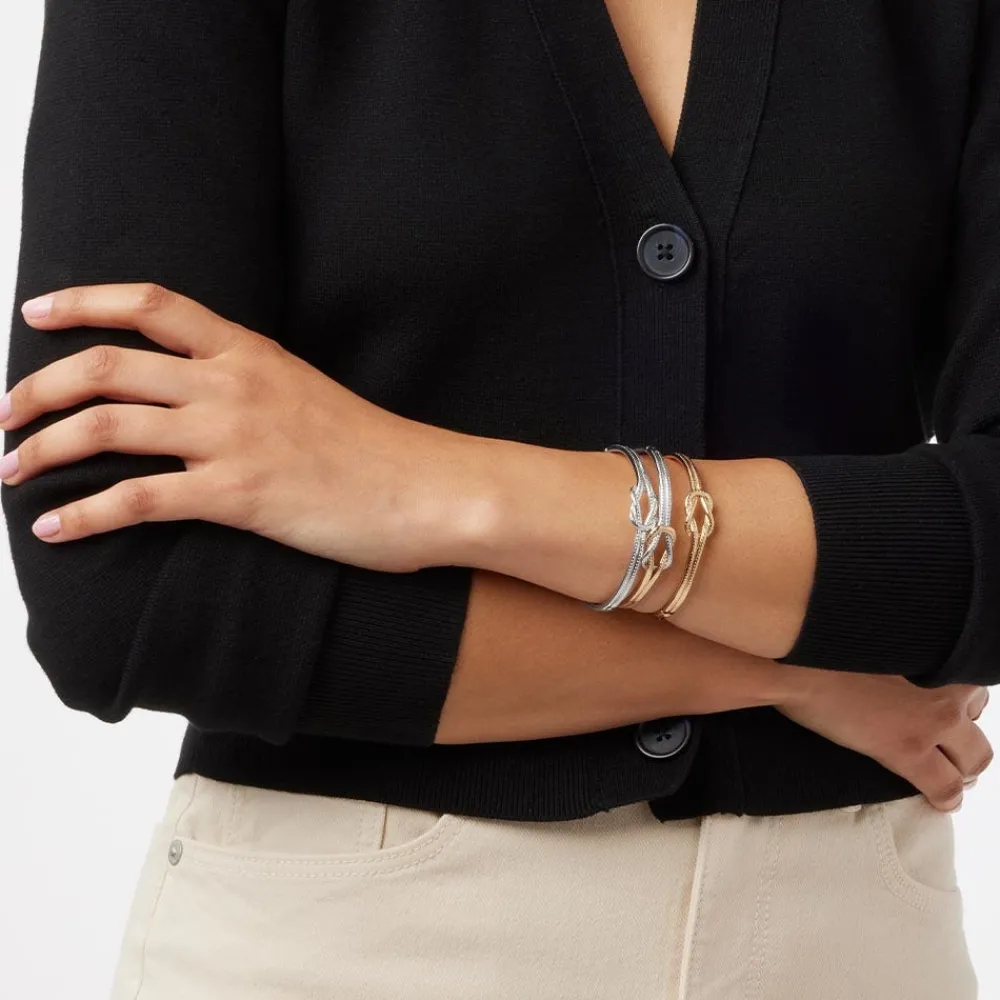 herakles_knot_hinged_bangle_13.webp Herakles Knot Hinged Bangle*The Met Store Best