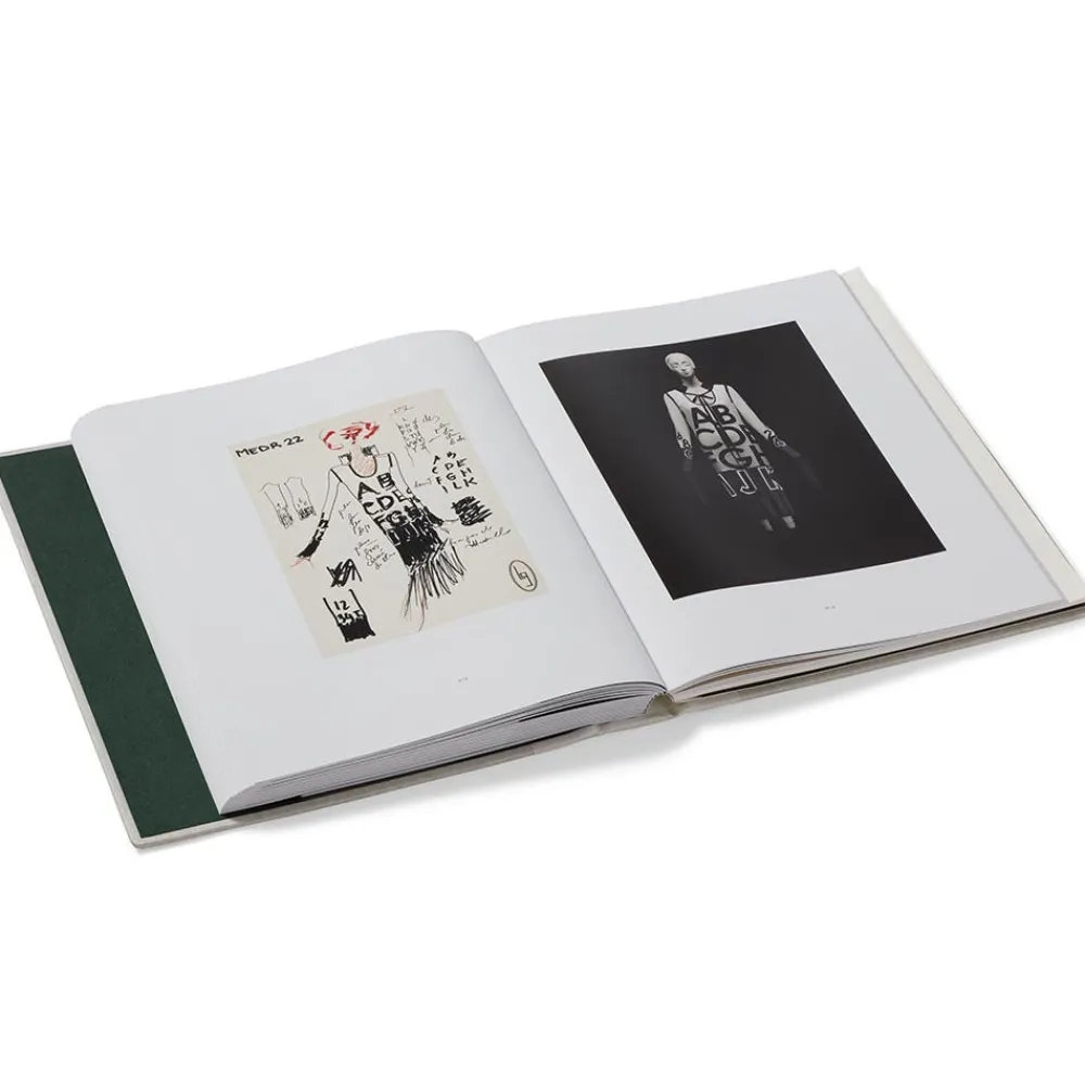 karl_lagerfeld_a_line_of_beauty_4.webp Karl Lagerfeld: A Line of Beauty*The Met Store Outlet