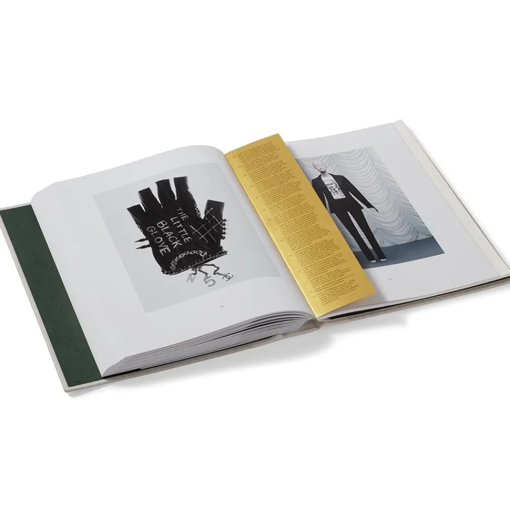karl_lagerfeld_a_line_of_beauty_5.webp Karl Lagerfeld: A Line of Beauty*The Met Store Outlet