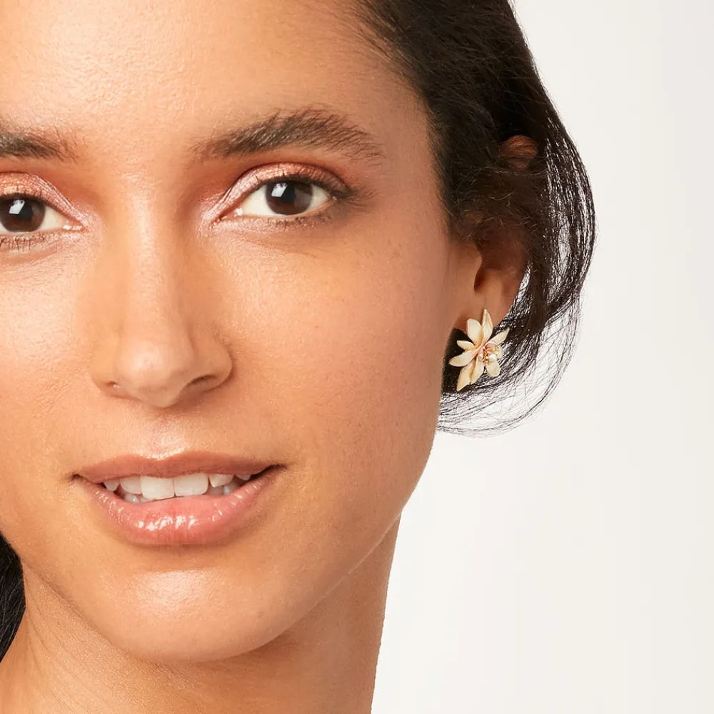 magnolia_stud_earrings_1.webp Magnolia Stud Earrings*The Met Store Online