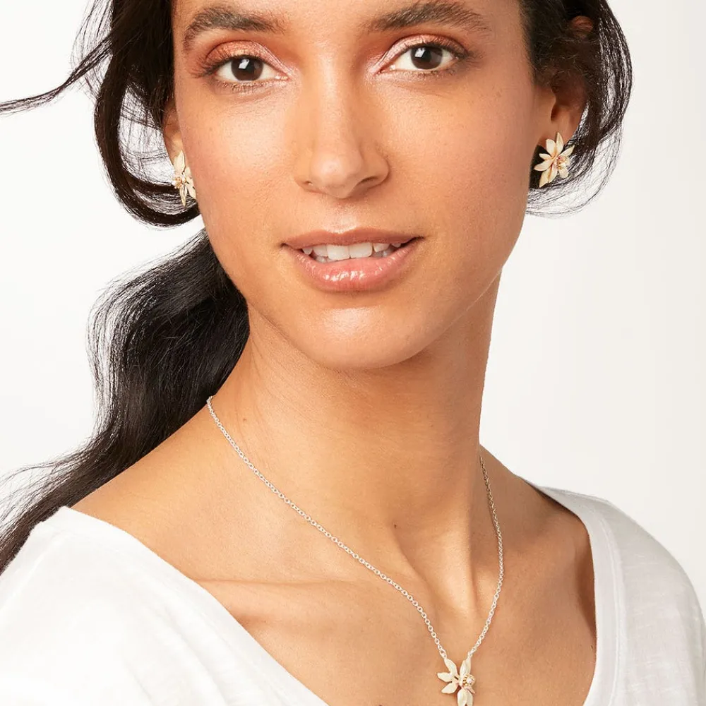 magnolia_stud_earrings_2.webp Magnolia Stud Earrings*The Met Store Online