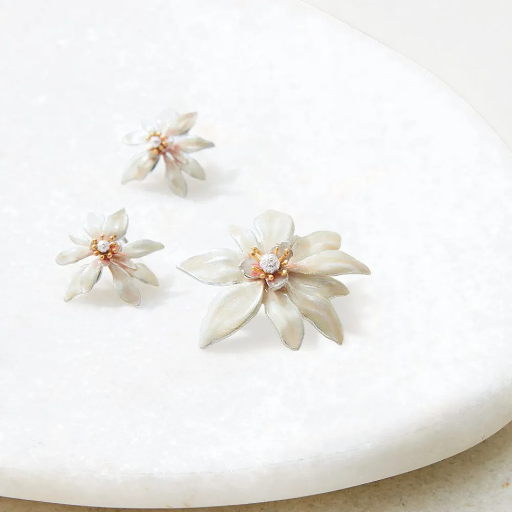 magnolia_stud_earrings_3.webp Magnolia Stud Earrings*The Met Store Online