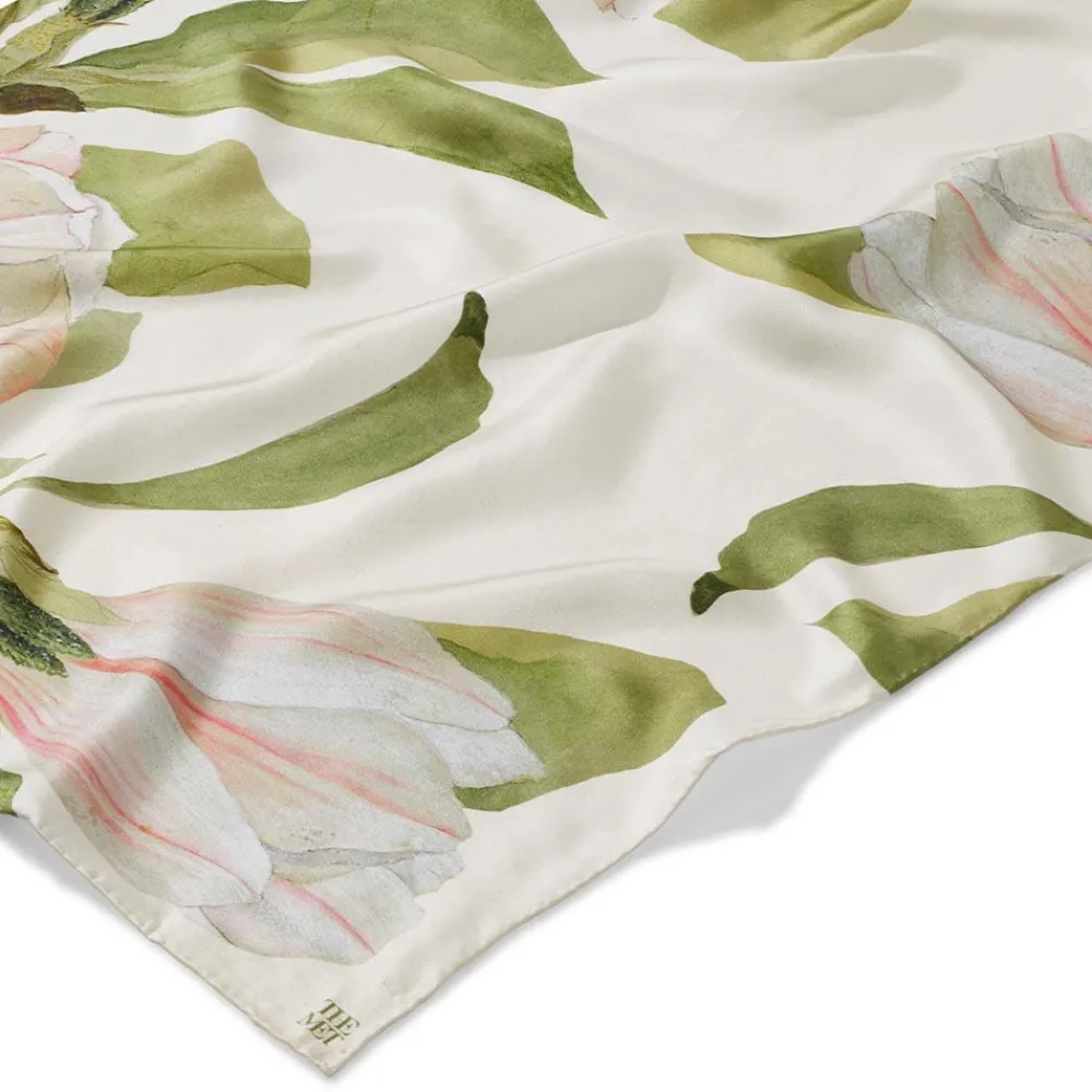 studies_of_magnolias_oblong_silk_scarf_4.webp Studies of Magnolias Oblong Silk Scarf*The Met Store Shop