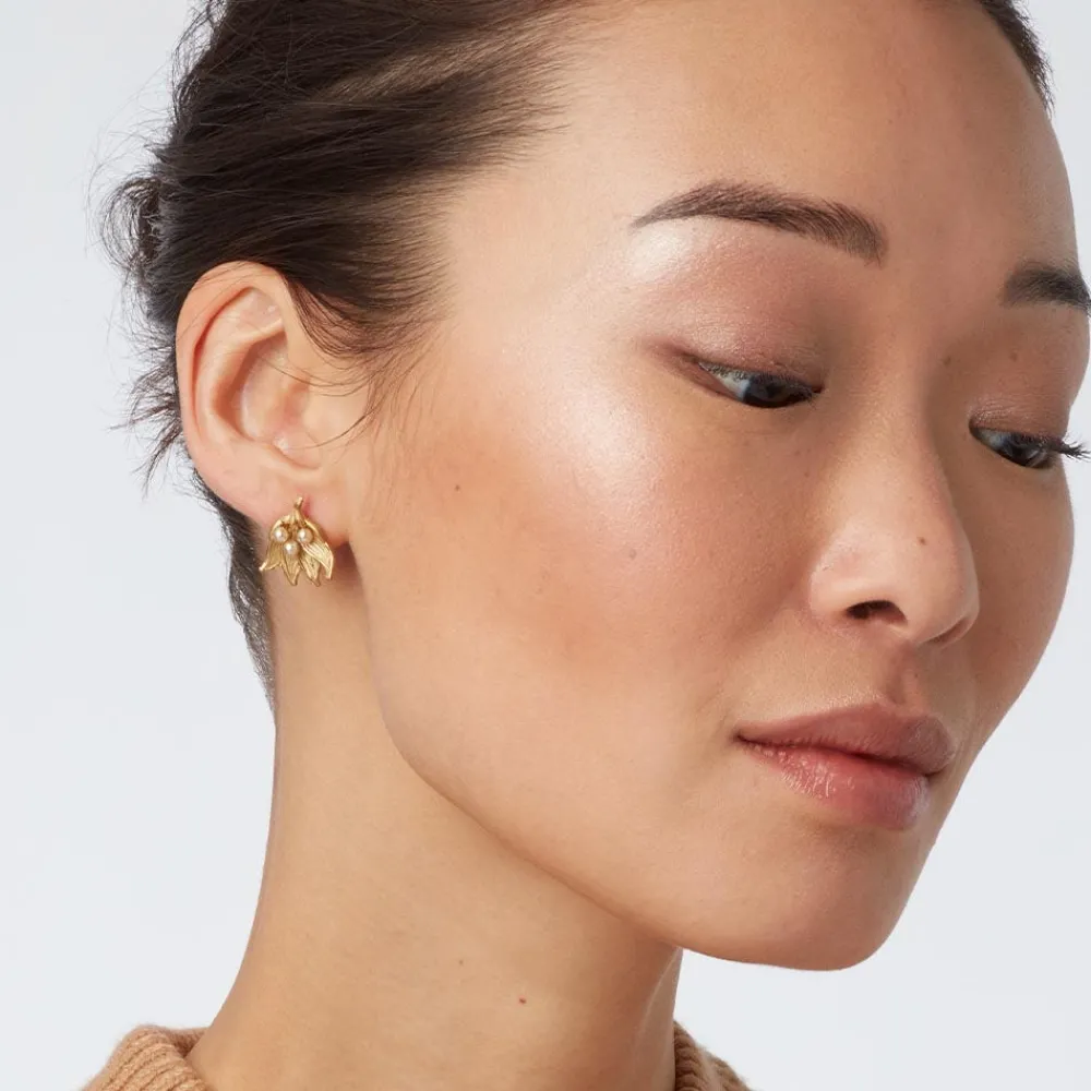 the_met_cloisters_garden_fava_bean_stud_earrings_1.webp The Met Cloisters Garden Fava Bean Stud Earrings*The Met Store Online