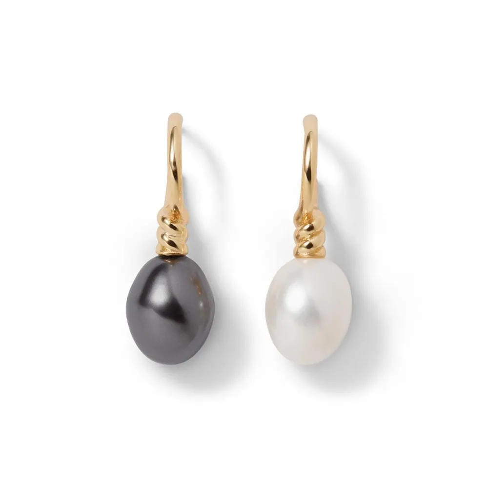venus_pearl_drop_earrings_0.webp Venus Pearl Drop Earrings*The Met Store Best