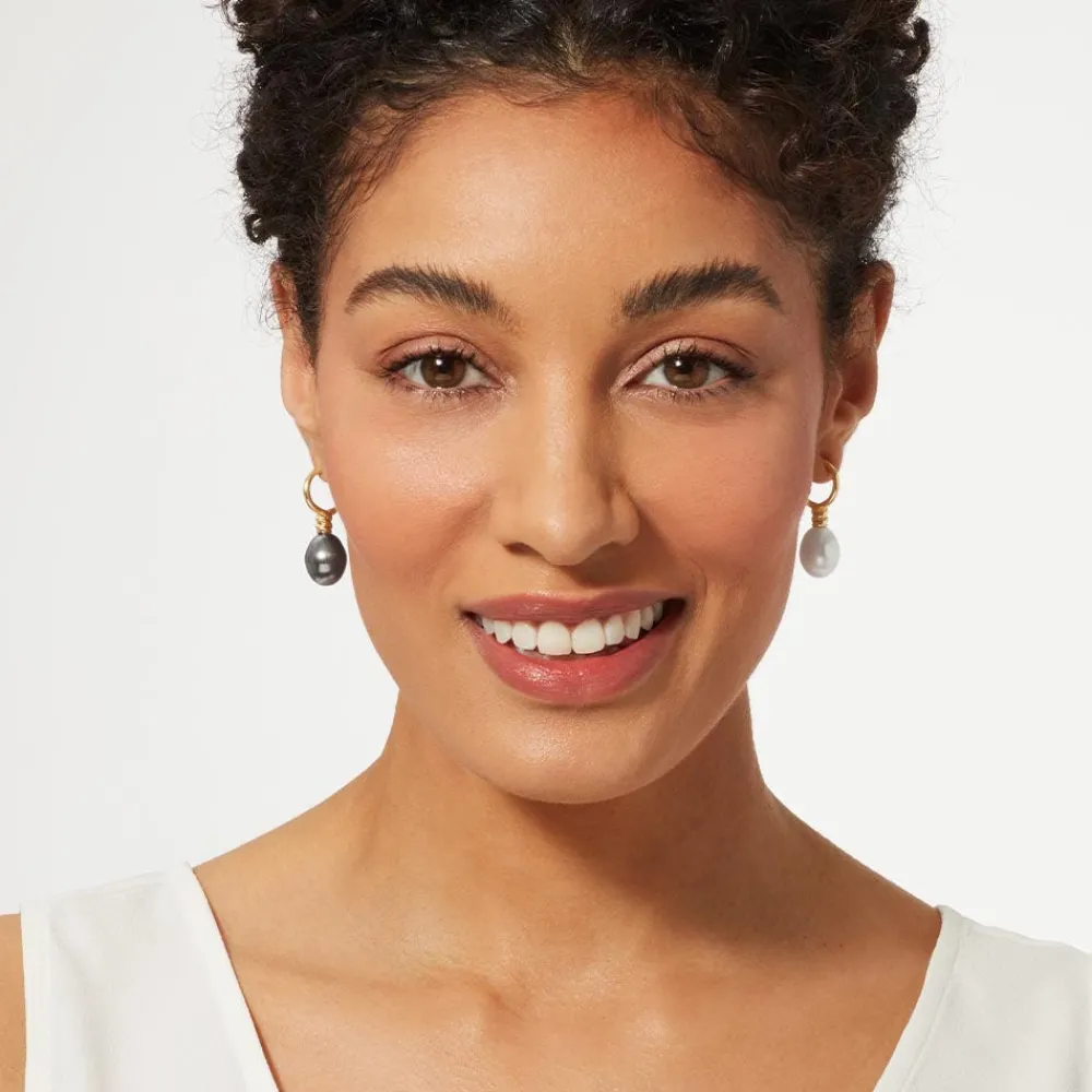 venus_pearl_drop_earrings_1.webp Venus Pearl Drop Earrings*The Met Store Best