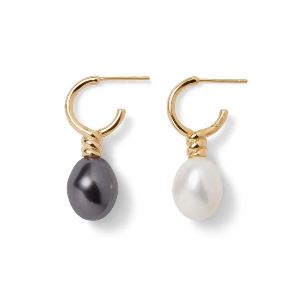 venus_pearl_drop_earrings_2.webp Venus Pearl Drop Earrings*The Met Store Best