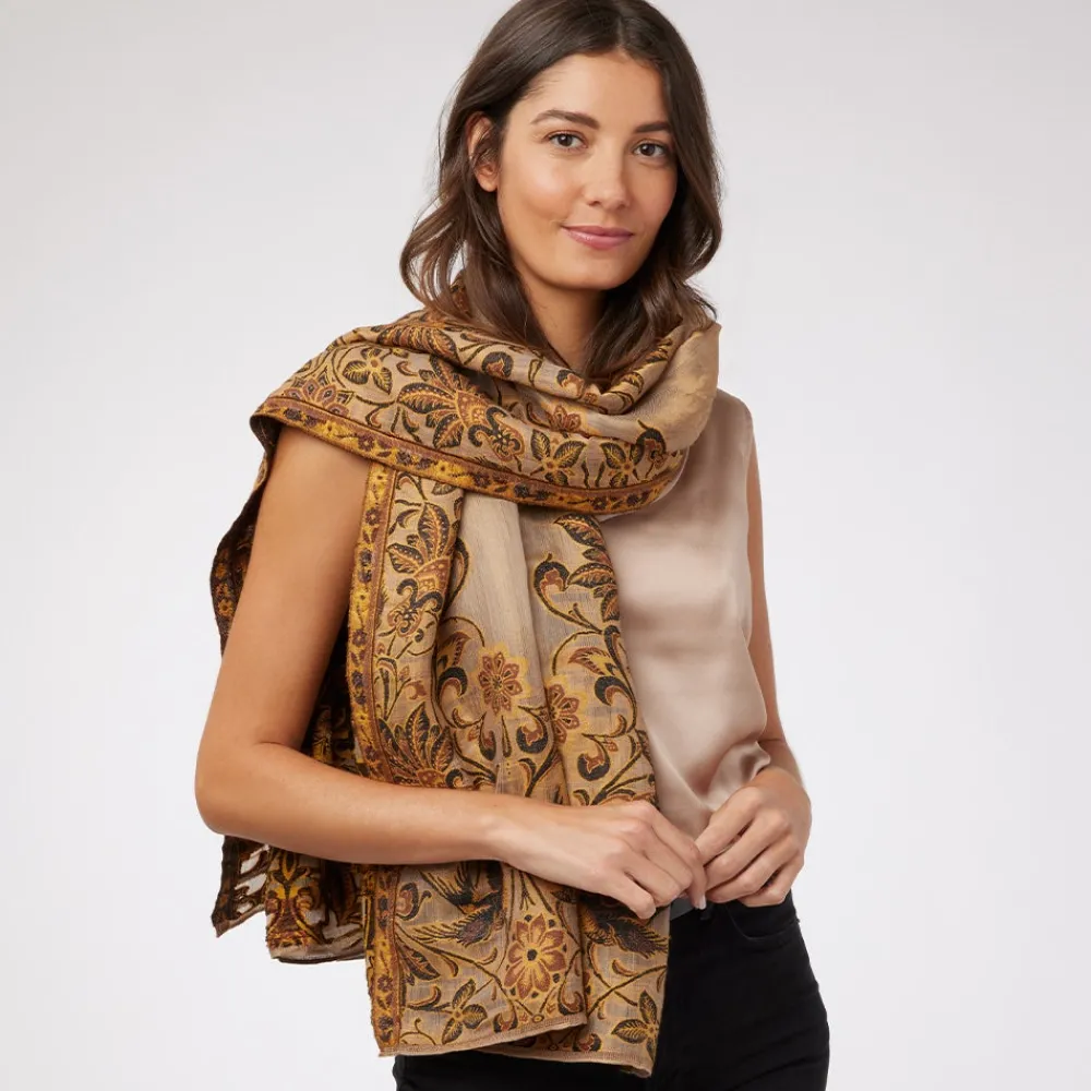 victorian_foliate_jacquard_shawl_1.webp Victorian Foliate Jacquard Shawl*The Met Store Discount